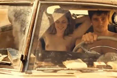 Подборка секс сцен и сцен с голой грудью Кристен Стюарт